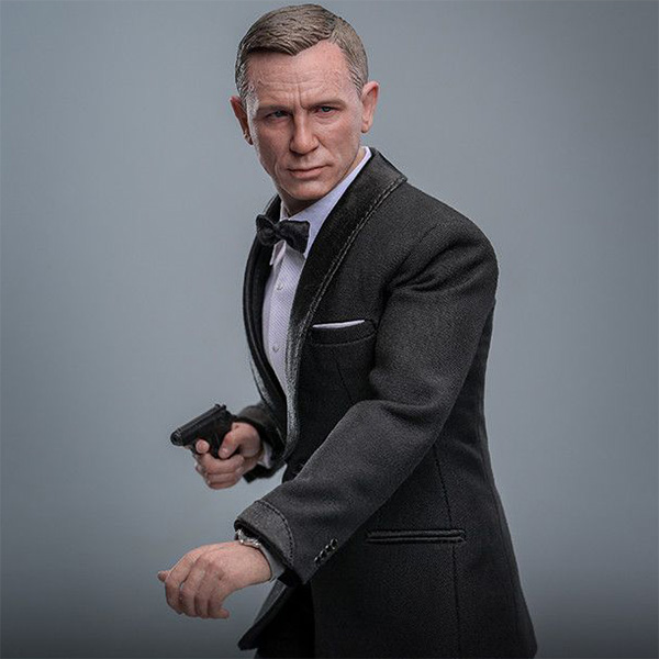 Hot Toys Daniel Craig James Bond figure