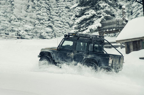 SPECTRE Land Rover Defender Austria chase scene hinx dave bautista 3