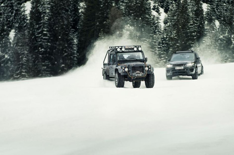 SPECTRE Land Rover Defender Austria chase scene hinx dave bautista 1