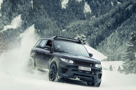 SPECTRE Land Rover Defender Austria chase scene hinx dave bautista 4