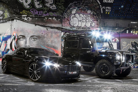 Aston Martin Land Rover Defender SPECTRE Tweaked street