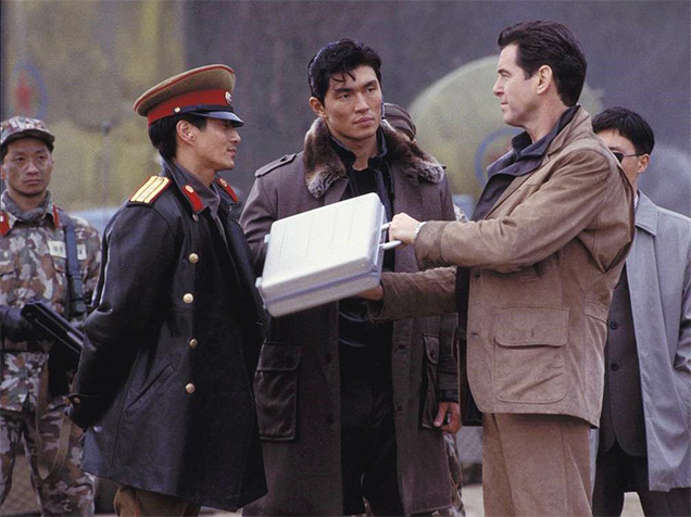 photo © MGM, United International Pictures, Danjaq LLC Pierce Brosnan as James Bond with a Samsonite Xylem 800 business case in Die Another Day.