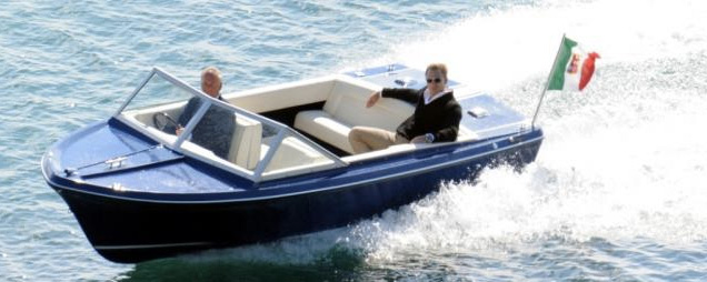 photos © Sunseeker International Bond and Sunseeker's managing director Robert Braithwaite CBE in the Sunseeker Sovereign 17