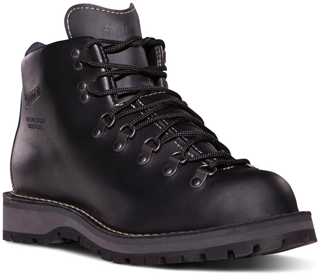 photo © Danner Danner Mountain Light II black boots
