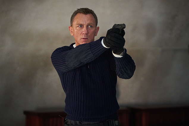 photo © Eon Productions, Danjaq, Universal Pictures, United Artists, MGM Daniel Craig as James Bond wearing the Mil-Tec gloves as part of his commando outfit