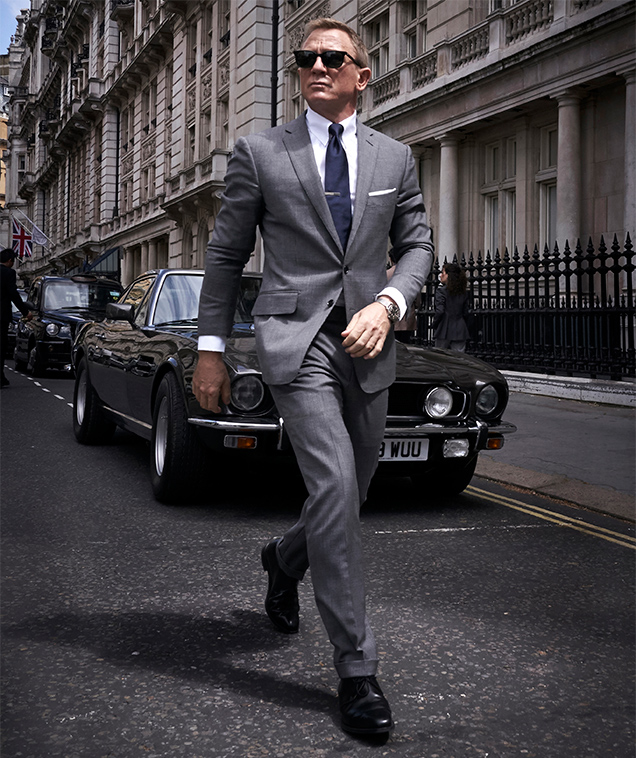 photo © Eon Productions, Danjaq, Universal, United, MGM Daniel Craig as James Bond in London, wearing a Tom Ford suit.