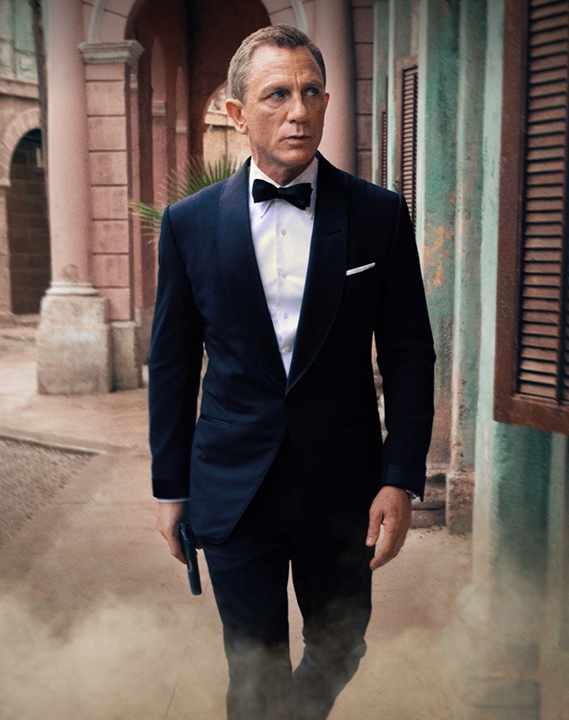 photo © Eon Productions, Danjaq, Universal, MGM, United Artists James Bond wearing a Tom Ford Atticus Tuxedo in a No Time To Die promotional photo