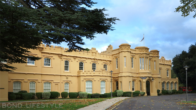 photo © Bond Lifestyle Chalfont Park House, Buckinghamshire, UK is now occupied by a company called Citrix Systems.