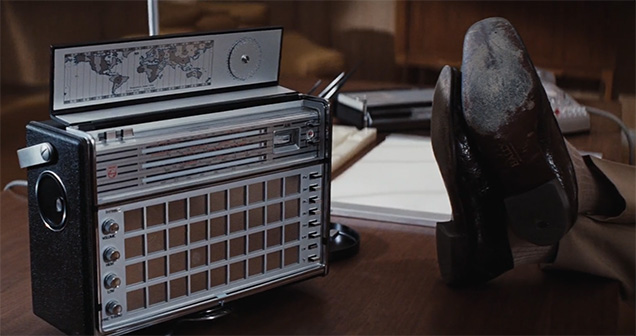 photo © United Artists, Danjaq LLC Blofeld listens to a Philips 22RL798 Antoinette Transworld de Luxe radio