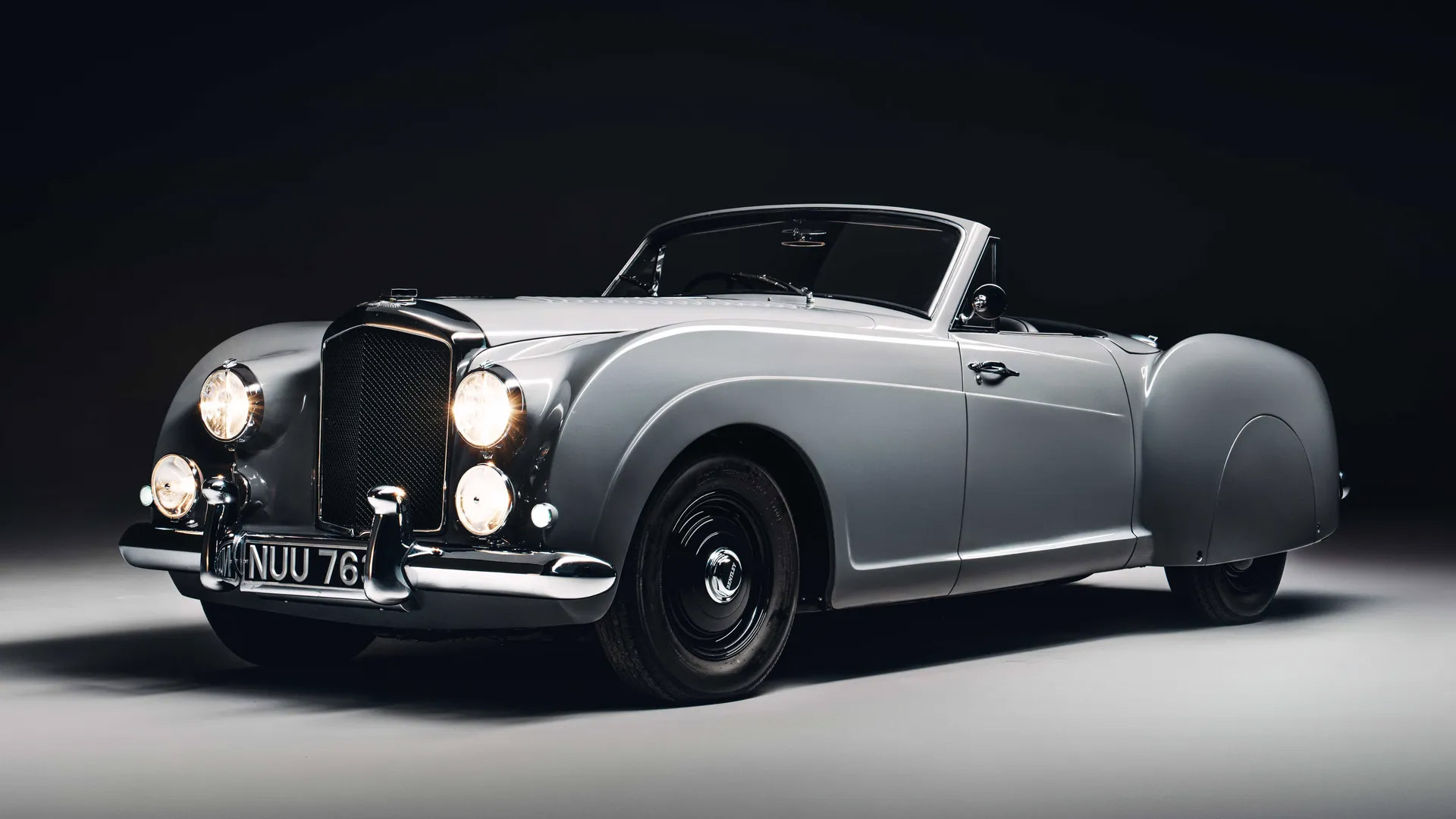 James Bond Bentley Locomotive new photos front